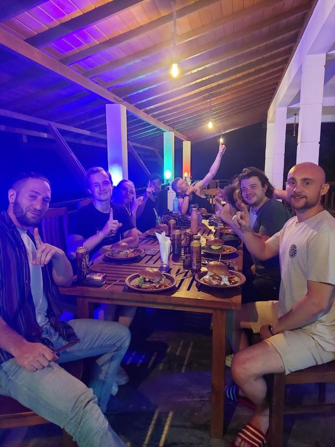 One More Night Hostel סיגירייה מראה חיצוני תמונה